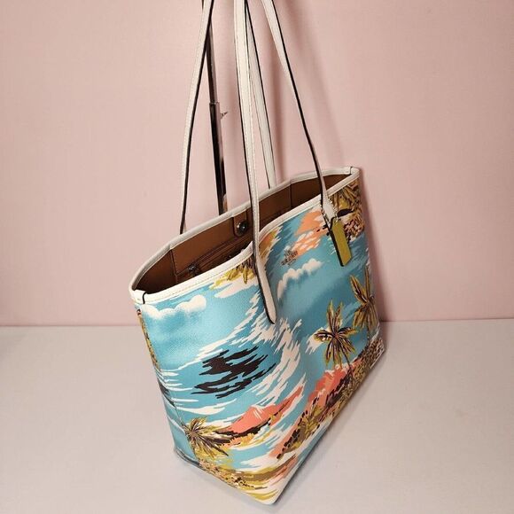 NWT Coach CJ599 City Tote with Hawaiian Print in Canvas & Leather Blue Multi - Picture 4 of 7